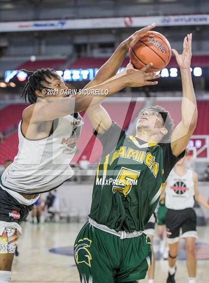 Thumbnail 2 in Damien vs Mater Dei (Section 7 Arizona Tournament) photogallery.