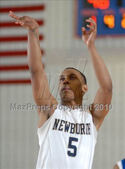 Thumbnail 2 in Newburgh Free Academy vs. Middletown (Section 9 Class AA Final) photogallery.