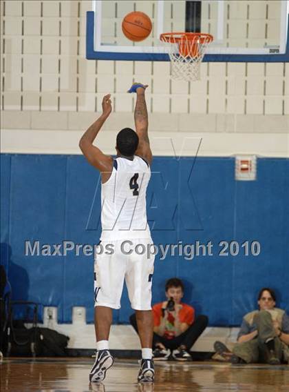 Thumbnail 2 in Newburgh Free Academy vs. Middletown (Section 9 Class AA Final) photogallery.