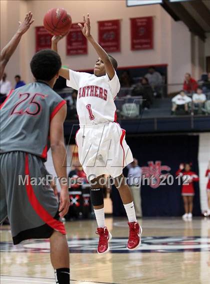 Thumbnail 2 in Salesian vs. St. Mary's photogallery.