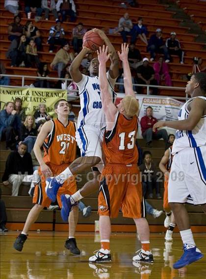 Thumbnail 3 in North Crowley vs. West (Whataburger Basketball Tournament) photogallery.