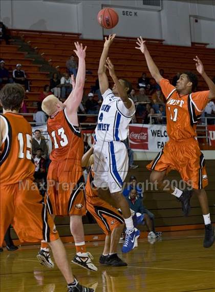 Thumbnail 1 in North Crowley vs. West (Whataburger Basketball Tournament) photogallery.