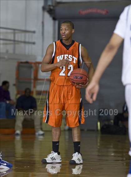 Thumbnail 2 in North Crowley vs. West (Whataburger Basketball Tournament) photogallery.