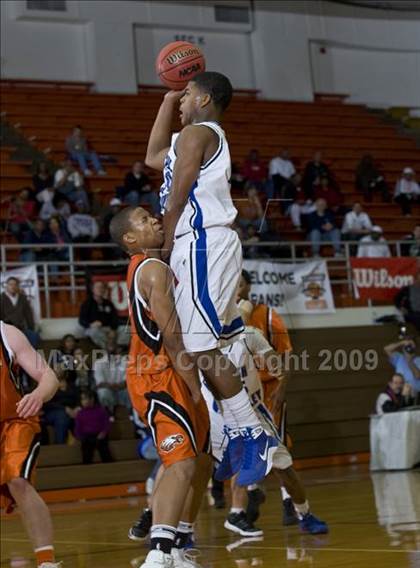 Thumbnail 2 in North Crowley vs. West (Whataburger Basketball Tournament) photogallery.
