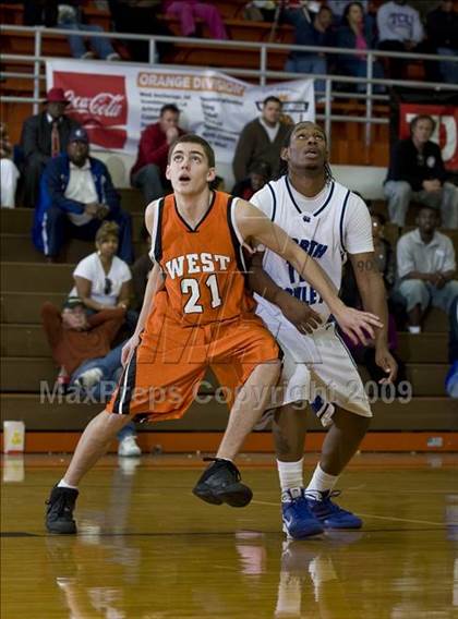 Thumbnail 3 in North Crowley vs. West (Whataburger Basketball Tournament) photogallery.