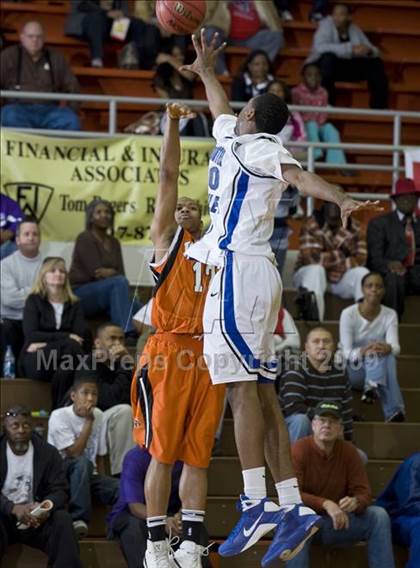 Thumbnail 3 in North Crowley vs. West (Whataburger Basketball Tournament) photogallery.