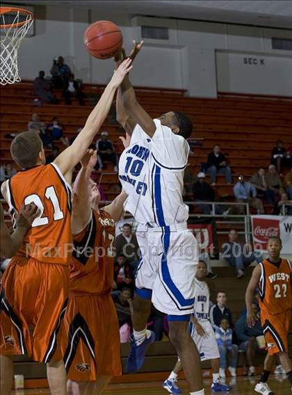 Thumbnail 3 in North Crowley vs. West (Whataburger Basketball Tournament) photogallery.