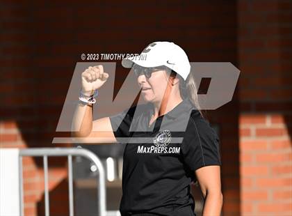 Thumbnail 1 in El Segundo vs Canyon (CIF SS Division 3) photogallery.
