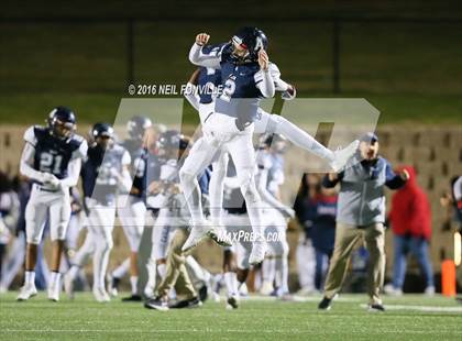 Thumbnail 2 in Allen vs. Belton (UIL 6A Area Playoff) photogallery.