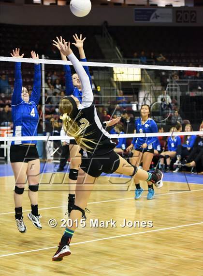 Thumbnail 3 in Verrado vs. Valley Christian (AIA D3 Playoff) photogallery.