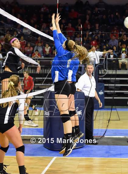 Thumbnail 2 in Verrado vs. Valley Christian (AIA D3 Playoff) photogallery.