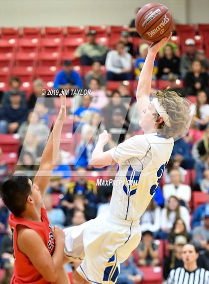 Thumbnail 2 in Lipan vs Strawn (UIL 1A Regional Quarter Finals) photogallery.