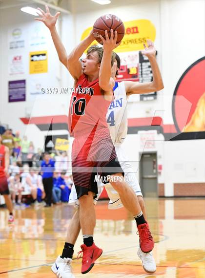 Thumbnail 2 in Lipan vs Strawn (UIL 1A Regional Quarter Finals) photogallery.