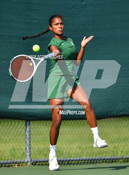 Thumbnail 2 in Hendersonville vs Green Hill (District 9AA Team) photogallery.