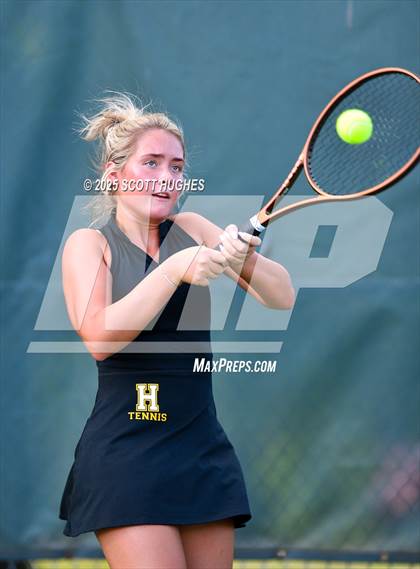 Thumbnail 1 in Hendersonville vs Green Hill (District 9AA Team) photogallery.