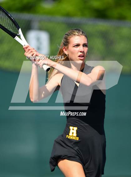 Thumbnail 2 in Hendersonville vs Green Hill (District 9AA Team) photogallery.
