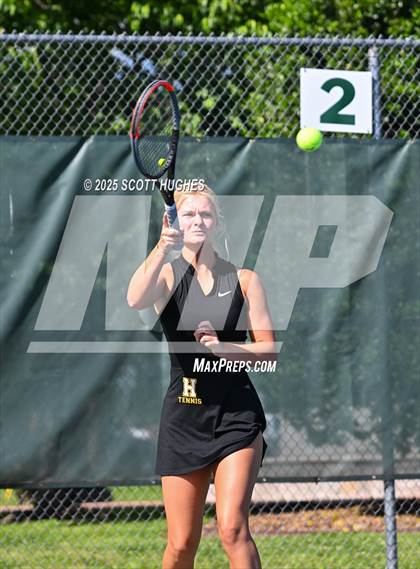 Thumbnail 2 in Hendersonville vs Green Hill (District 9AA Team) photogallery.