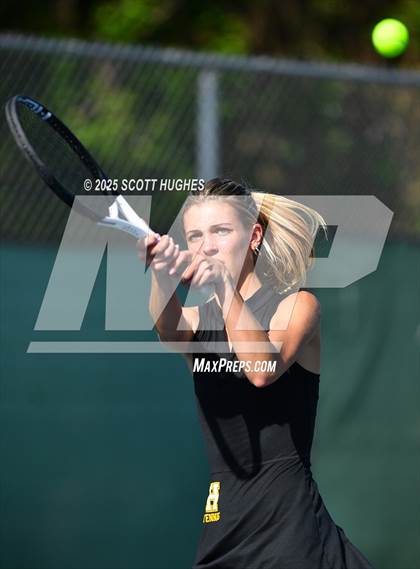 Thumbnail 1 in Hendersonville vs Green Hill (District 9AA Team) photogallery.
