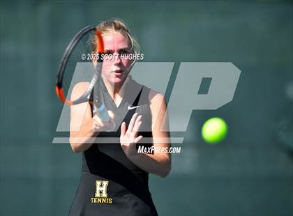 Thumbnail 2 in Hendersonville vs Green Hill (District 9AA Team) photogallery.