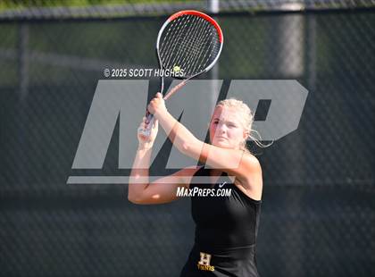 Thumbnail 1 in Hendersonville vs Green Hill (District 9AA Team) photogallery.