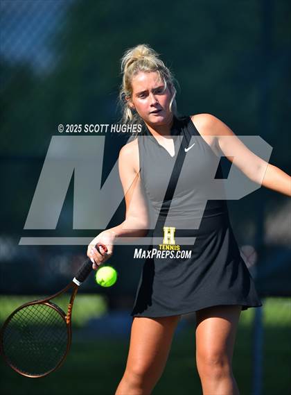 Thumbnail 2 in Hendersonville vs Green Hill (District 9AA Team) photogallery.