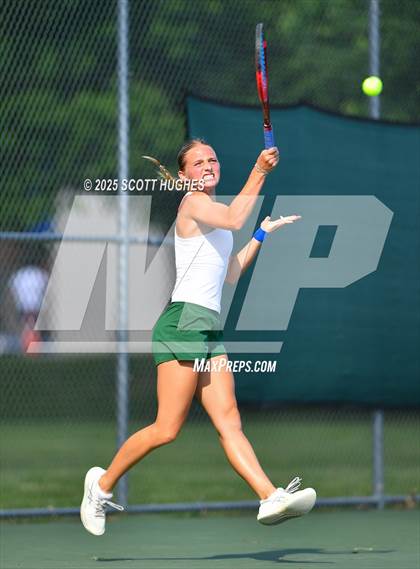 Thumbnail 1 in Hendersonville vs Green Hill (District 9AA Team) photogallery.