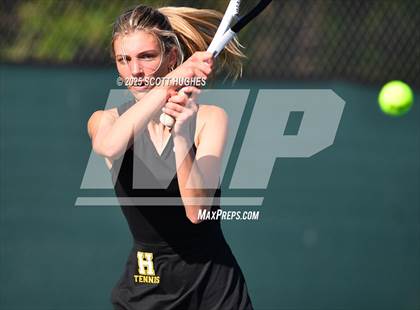 Thumbnail 2 in Hendersonville vs Green Hill (District 9AA Team) photogallery.
