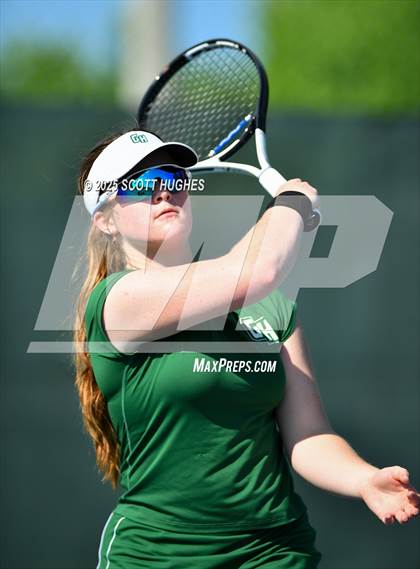 Thumbnail 2 in Hendersonville vs Green Hill (District 9AA Team) photogallery.