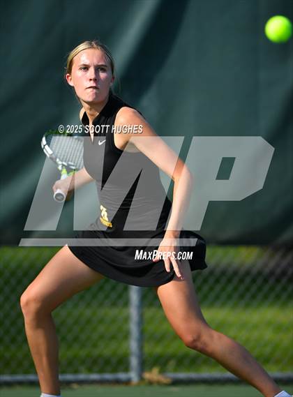 Thumbnail 3 in Hendersonville vs Green Hill (District 9AA Team) photogallery.
