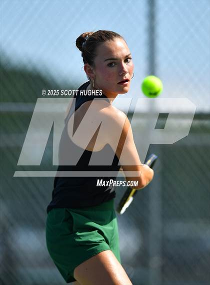 Thumbnail 2 in Hendersonville vs Green Hill (District 9AA Team) photogallery.