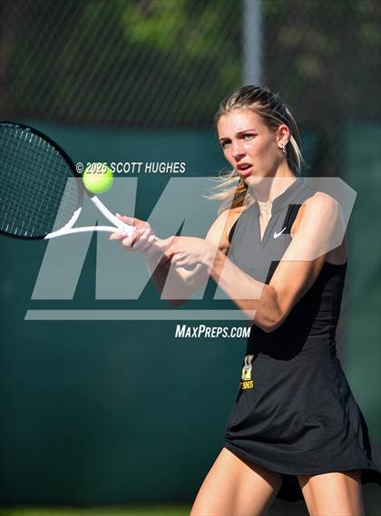Thumbnail 2 in Hendersonville vs Green Hill (District 9AA Team) photogallery.