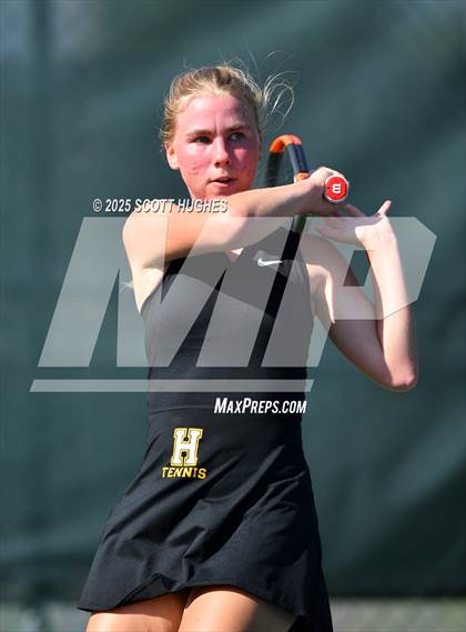 Thumbnail 1 in Hendersonville vs Green Hill (District 9AA Team) photogallery.