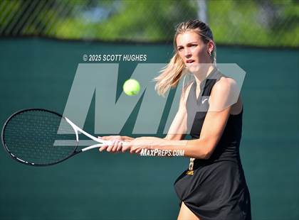 Thumbnail 1 in Hendersonville vs Green Hill (District 9AA Team) photogallery.