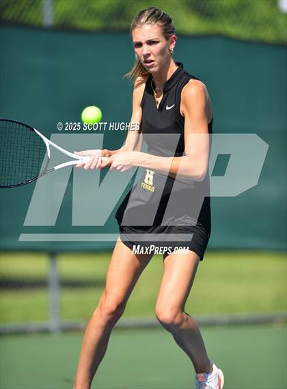 Thumbnail 3 in Hendersonville vs Green Hill (District 9AA Team) photogallery.