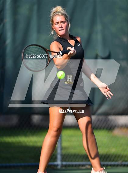 Thumbnail 3 in Hendersonville vs Green Hill (District 9AA Team) photogallery.
