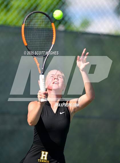Thumbnail 2 in Hendersonville vs Green Hill (District 9AA Team) photogallery.