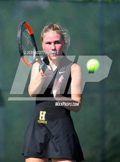 Thumbnail 1 in Hendersonville vs Green Hill (District 9AA Team) photogallery.