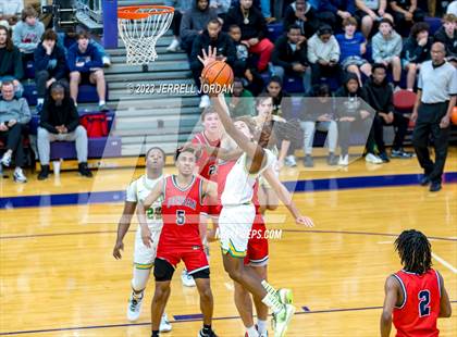 Thumbnail 3 in Richmond vs Jordan (John Wall Holiday Invitational) photogallery.