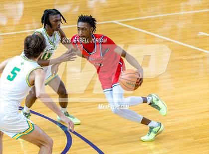 Thumbnail 1 in Richmond vs Jordan (John Wall Holiday Invitational) photogallery.