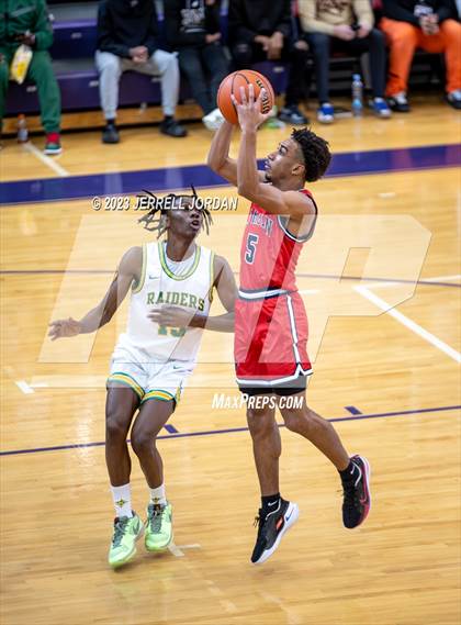 Thumbnail 2 in Richmond vs Jordan (John Wall Holiday Invitational) photogallery.