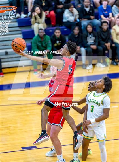 Thumbnail 1 in Richmond vs Jordan (John Wall Holiday Invitational) photogallery.