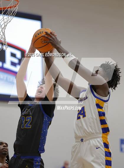 Thumbnail 2 in Goodpasture Christian vs. Battle Ground Academy photogallery.