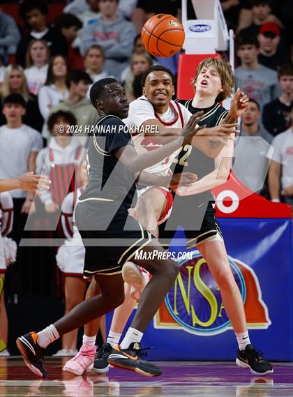 Thumbnail 1 in Lincoln Southeast vs. Omaha Westside (NSAA Class A Quarterfinal) photogallery.
