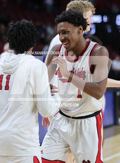 Thumbnail 2 in Lincoln Southeast vs. Omaha Westside (NSAA Class A Quarterfinal) photogallery.