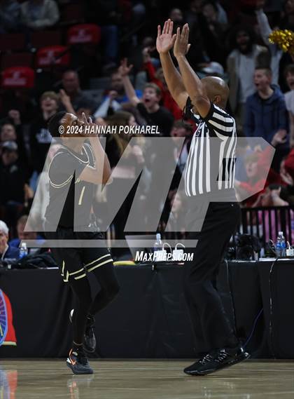 Thumbnail 2 in Lincoln Southeast vs. Omaha Westside (NSAA Class A Quarterfinal) photogallery.