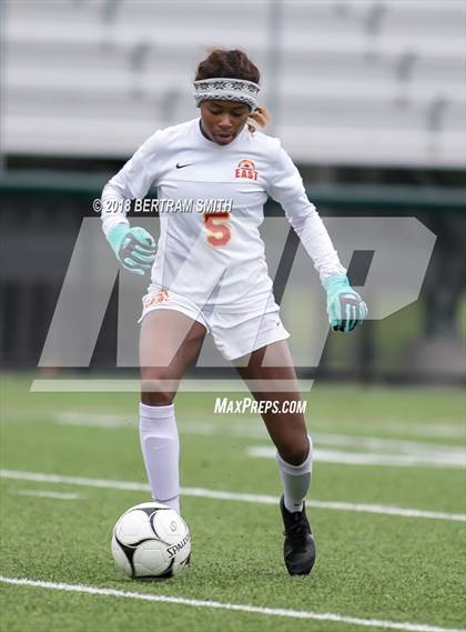 Thumbnail 3 in Niagara-Wheatfield vs Williamsville East (Section 6 Class A1 Final) photogallery.