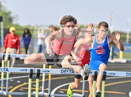 Thumbnail 1 in IHSAA Sectional 17 (110 Meter Hurdles) photogallery.