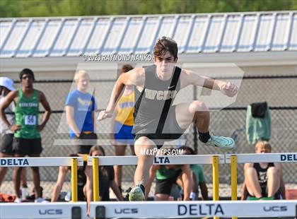 Thumbnail 1 in IHSAA Sectional 17 (110 Meter Hurdles) photogallery.