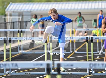 Thumbnail 2 in IHSAA Sectional 17 (110 Meter Hurdles) photogallery.
