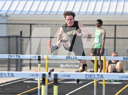Thumbnail 1 in IHSAA Sectional 17 (110 Meter Hurdles) photogallery.